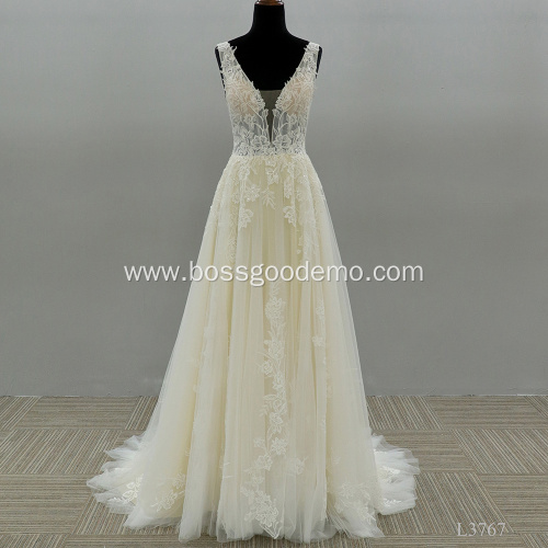 Hot Selling Sheer Sleeveless v neck Lace Bridal expensive wedding dress ball gown